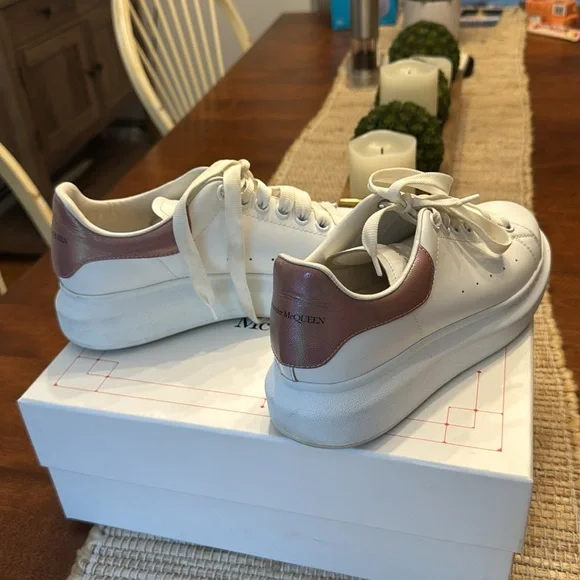 Alexander McQueen Oversized Women's White and Pink Sneakers - Picture 9 of 16